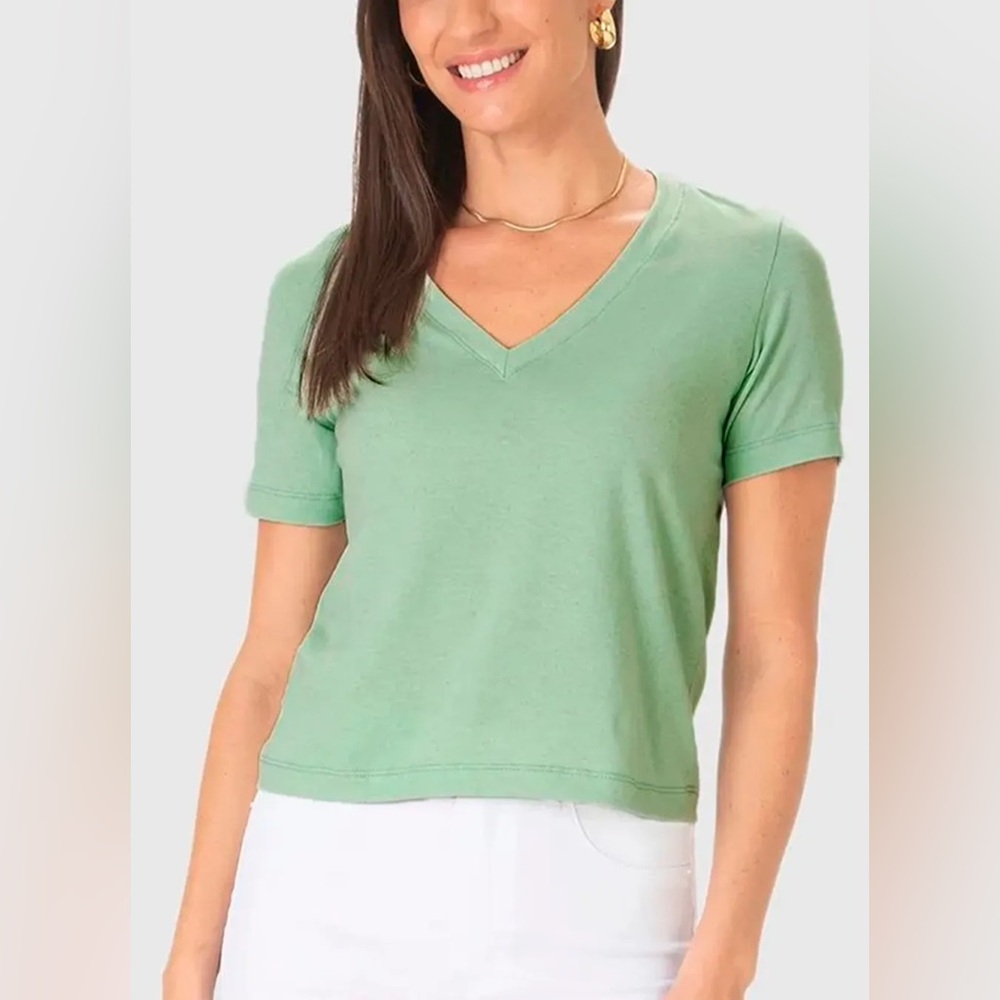 ☑️Universal Thread Light Green V-Neck Tee